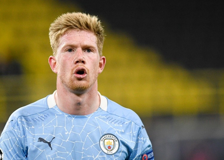 曼联、利物浦近五轮各1胜，英超积分榜曼联积22分，领先利物浦。