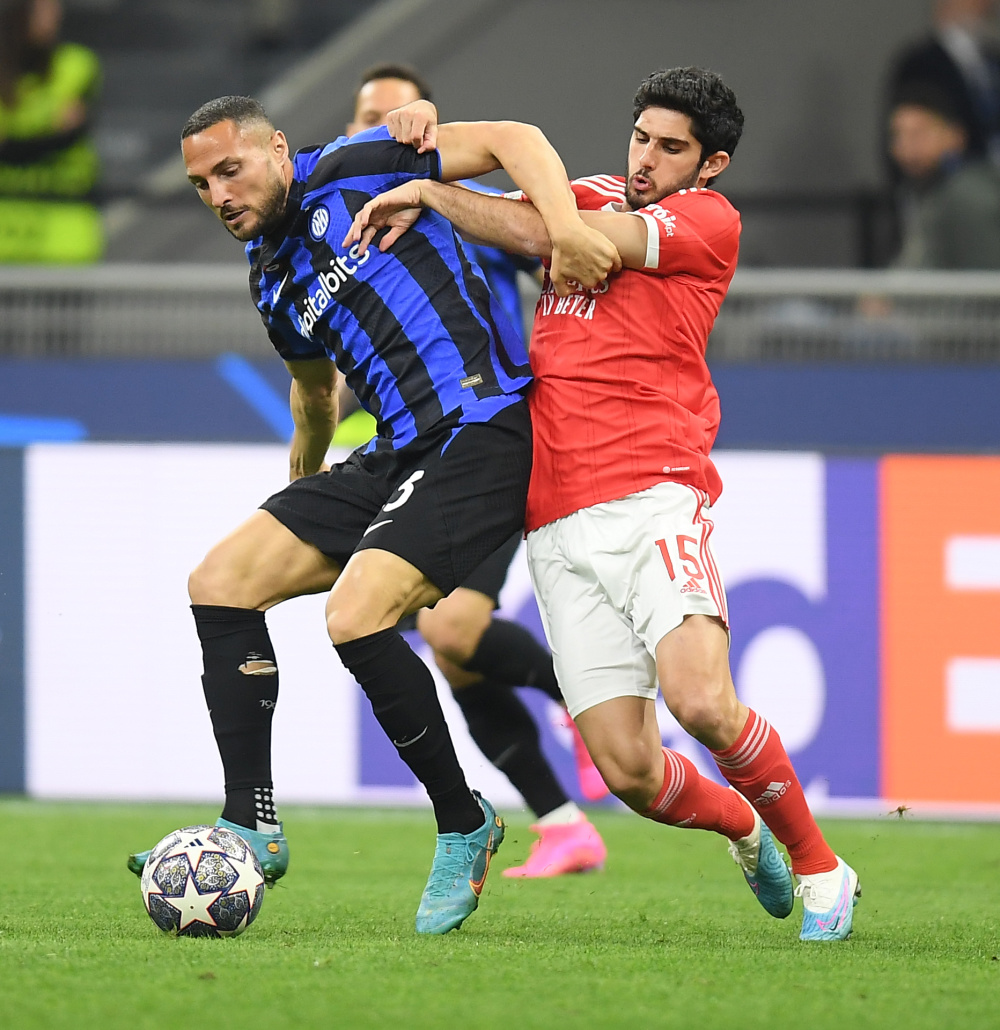 记者：纽卡一开始就计划先报价，曼联则打算先说服谢什科