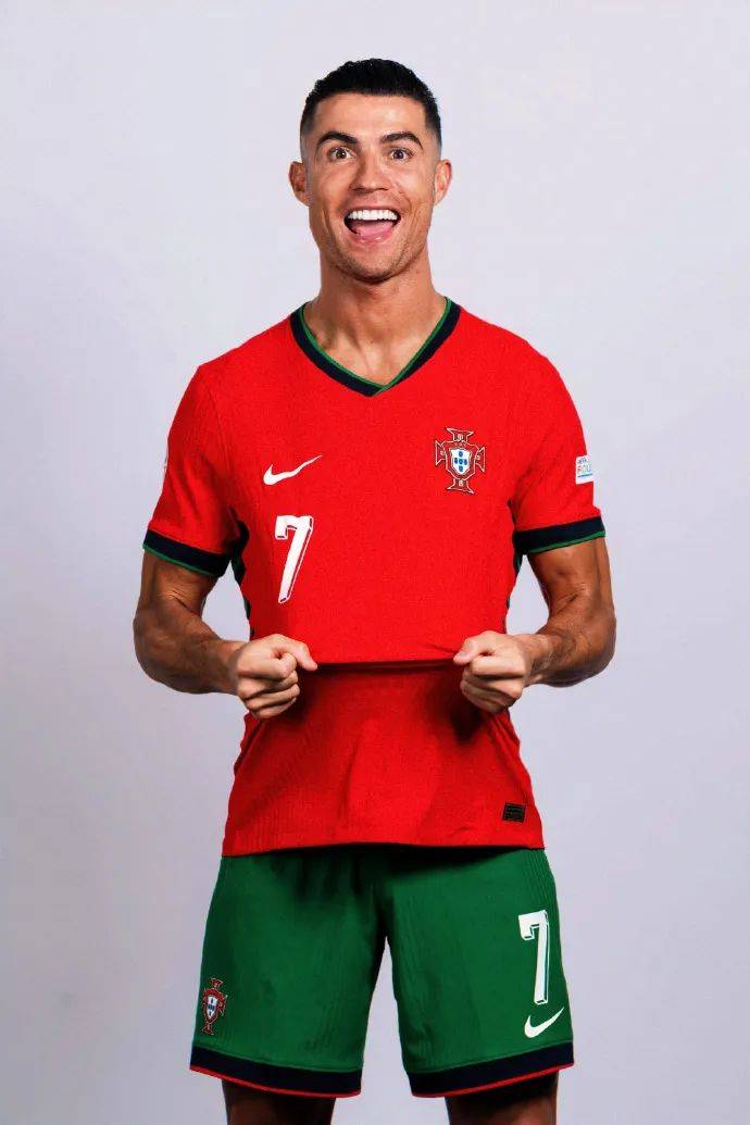 姆卡萨：球队目标就是夺冠，为曼城首秀是值得骄傲的时刻（姆卡萨：球队剑指冠军，曼城处子秀令我自豪）