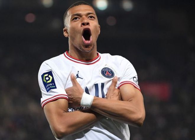 姆巴佩欧冠生涯已5次戴帽，仅次于梅西、C罗和莱万（姆巴佩欧冠第5次上演帽子戏法，历史仅逊梅西、C罗与莱万）