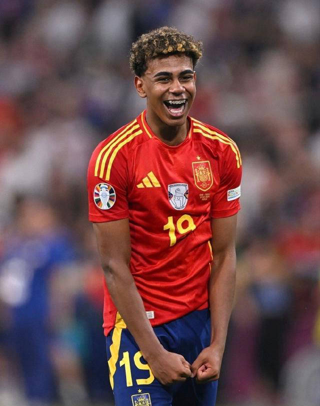 致敬传奇，布伦南-约翰逊进球后用孙兴慜招牌动作进行庆祝