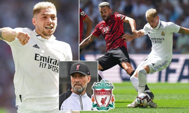 国脚中场精准传球，撕开对手防线