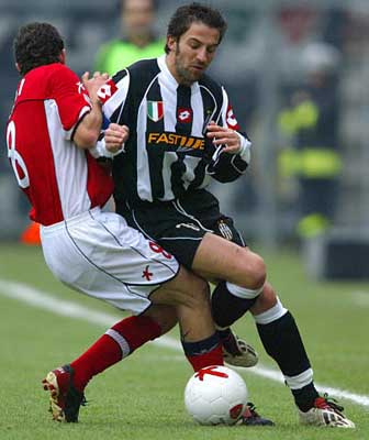 统治内线！小杰克逊狂轰28+12，篮板创下赛季新高（禁区称王！小杰克逊砍下28分12篮板，篮板刷新本季新高）