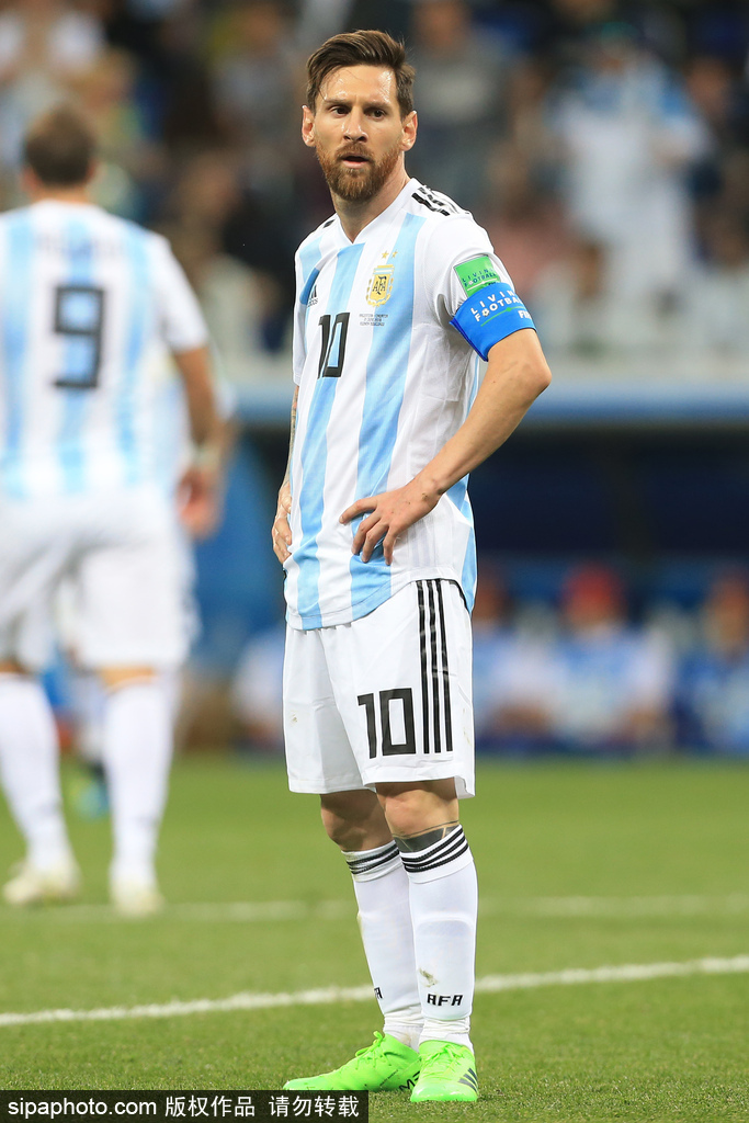 随着阿森纳2-0，切尔西1-3，利物浦1-1，英超最新积分榜出炉