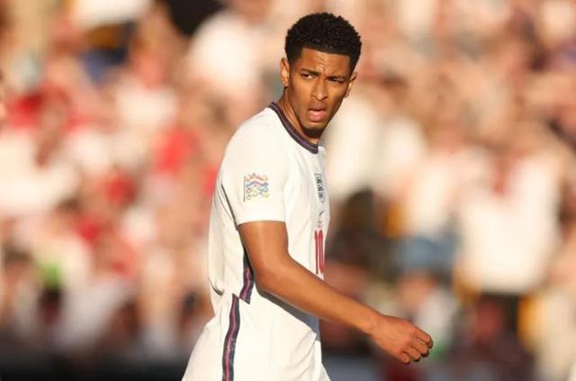 中超欠薪问题严峻，俱乐部准入难，财务困境持续，亟需解决。