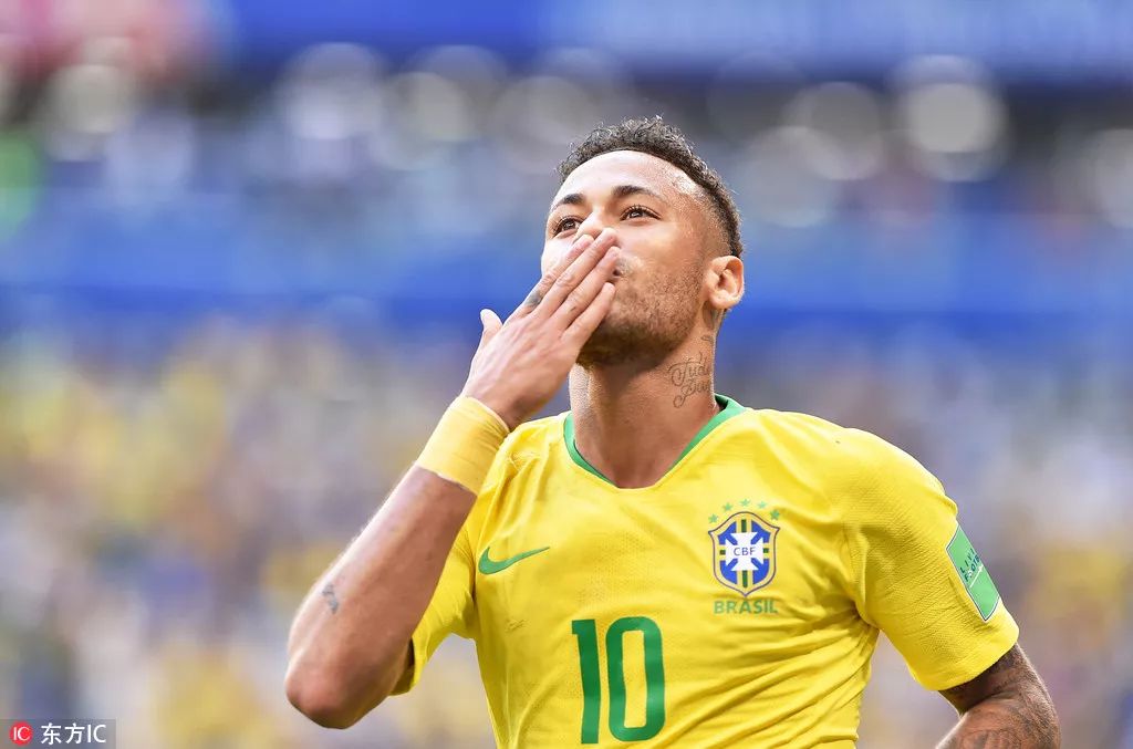 黄希扬：冲超后一直处于兴奋激动状态，身体允许的话会继续踢