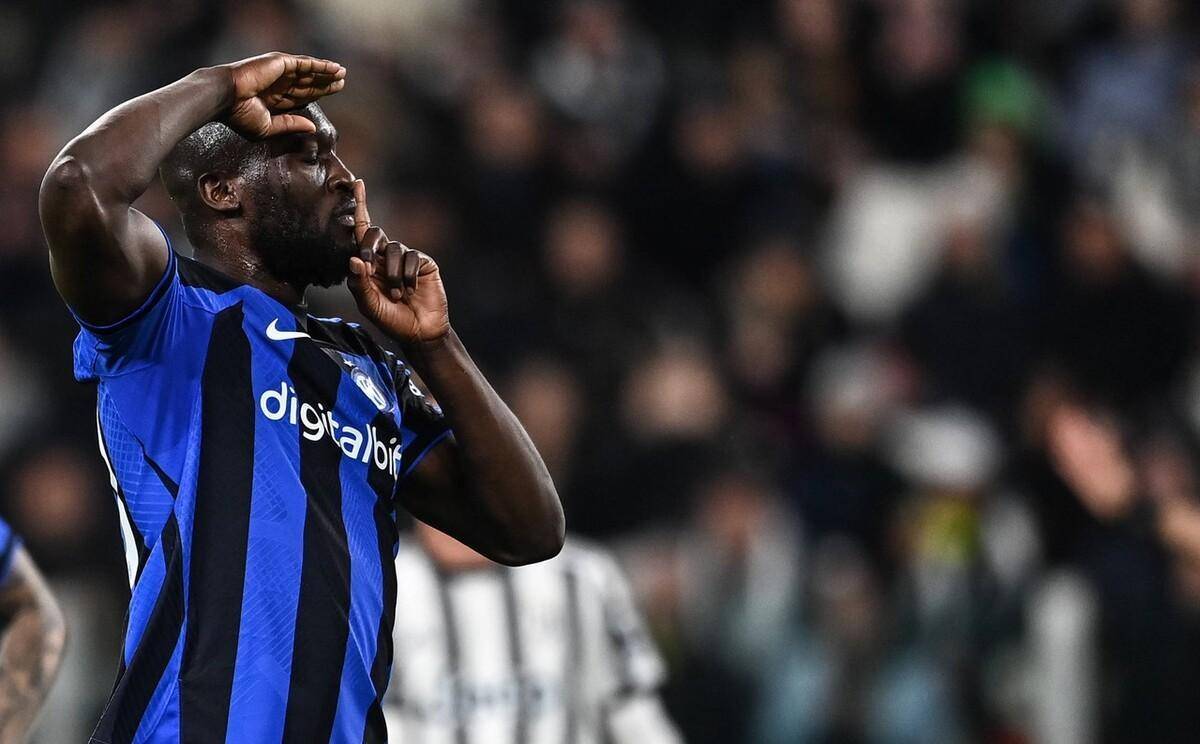 铃木一朗在 2001 年季后赛展现极其精准的传球，将试图冲向三垒的跑者阻杀出局